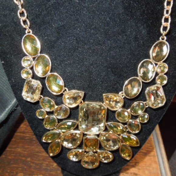 NWOT Cache Multiple Stone Necklace & Earrings - Picture 2 of 6